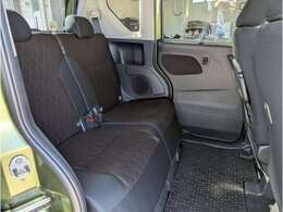 後部座席は足元が広々でお子様も乗りやすいです！