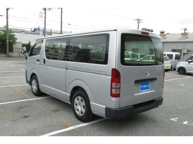 指定工場の強みを活かし、販売する中古車は整備をして納車。購入後も安心して乗って頂けれるように努めています。