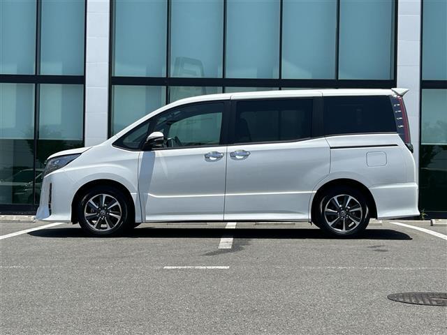 【左】当社基準による調査の結果、修復歴車と判断された車両は一部店舗を除き、販売を行なっておりません。万一、納車時に修復歴があった場合にはご契約の解除等に応じます。