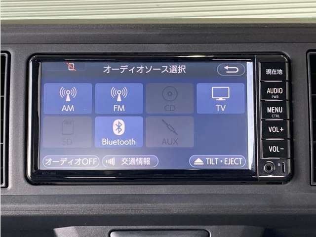 Bluetooth対応、CD再生機能付き。お好きな音楽を聴きながらのドライブは楽しいですよね～♪