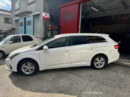 トヨタ　アベンシスワゴン弊社デモカーになりまして走行距離が多少延びる事があります。