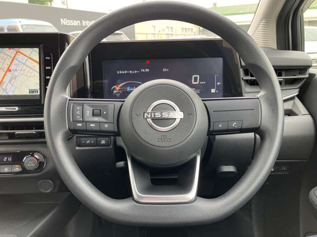 ステアリングスイッチ搭載！ハンドルひとつで手を離さなくても運転中視線をそらさなくても操作が出来て便利です