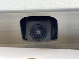 ◆バックカメラ【便利なバックカメラで安全確認もできます。駐車が苦手な方に是非ともオススメをしたい装備です。】