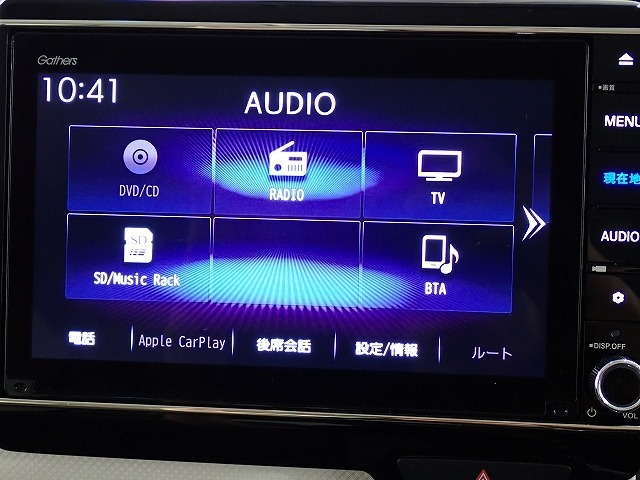 ホンダ純正ナビなのでダッシュボードにスッキリと収まっています。土地勘の無い所でも道に迷わず安心ですね！。AVも色々視聴でるのでドライブも楽しくなりますよ！