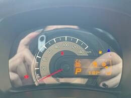 シンプルな1眼メーターです。瞬間燃費や航続可能距離が表示可能で、必要な情報を一目で確認できます。
