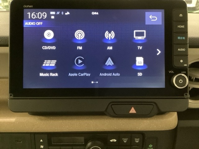 ナビゲーションはフルセグTV、インターナビ対応のGathers純正メモリーナビを搭載しています。Bluetoothオーディオ機能がありますので、スマートフォンなどの音楽も再生できます。