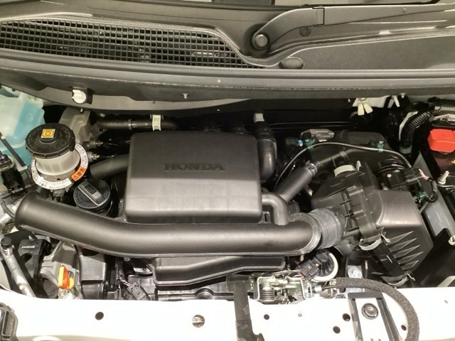 ホンダスタッフがしっかり整備して保証付きにてお渡し致します。エンジンルーム＆室内ルームともにクリーニング済みで清潔です。快適なドライブをお楽しみください。