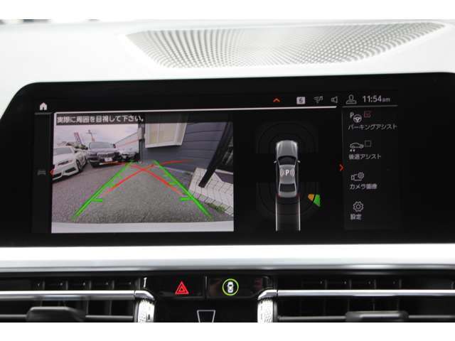 リアビューモニター！リバースに連動し、車両後方の映像をディスプレイに表示。歪みの少ないカメラと、シャープなディスプレイによる鮮明な画像で、後退時の運転操作をサポートします。