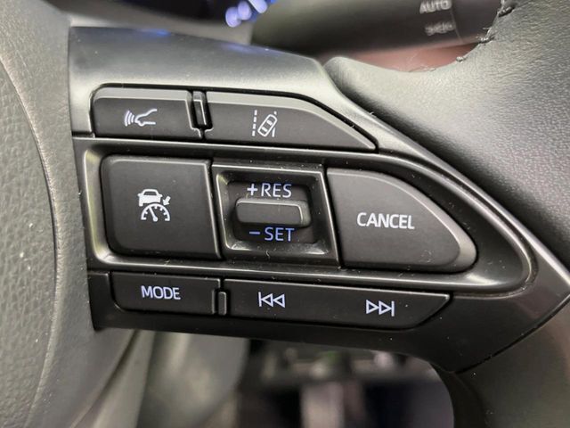 【レーダークルーズコントロール】高速道路での長距離走行が楽に！！自動で速度を保つクルーズコントロールが、衝突軽減システムと連携し、前方の車両を感知して車間を保つように速度調節してくれます！！