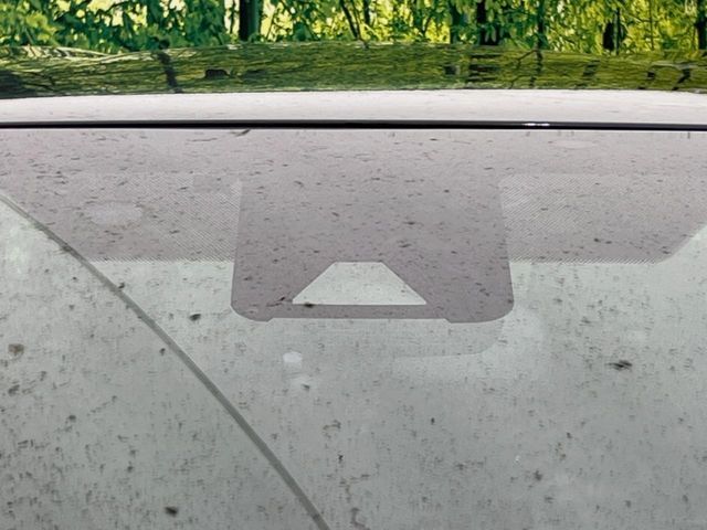 【トヨタセーフティセンス】走行中に前方の車両等を認識し、衝突しそうな時は警報とブレーキで衝突回避と被害軽減をアシスト。より安全にドライブをお楽しみいただけます。