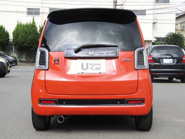 車庫入れが苦手な方も安心してください。バックカメラが付いています！