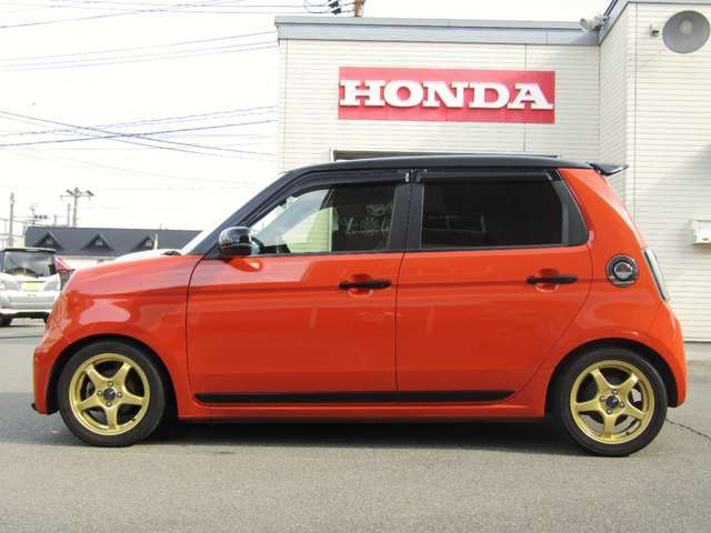 バッグからキーを出さずにドアロックの開閉、エンジンスタートが出来るスマートキーが付いているのでとっても便利