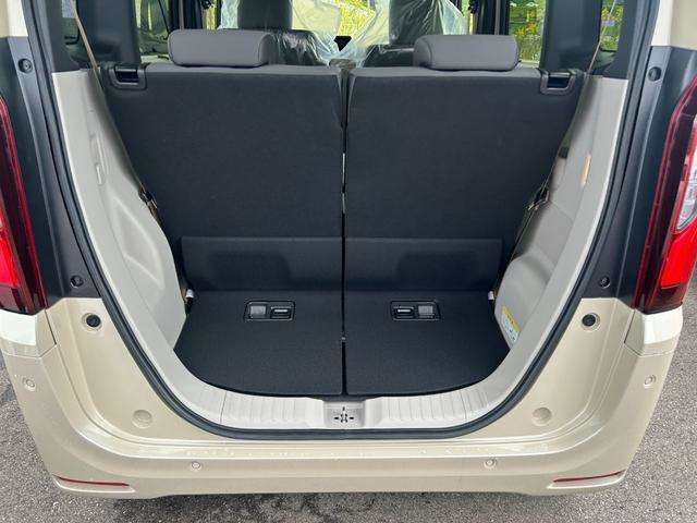 支払総額は、『店頭納車に関わる際の全ての費用』です。県外（市外・遠い地域の方）のお客様には、県外登録費用、陸送費など別途費用がかかりますのでお気軽にお問い合わせ下さい。