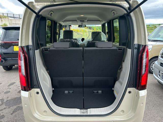 支払総額は、『店頭納車に関わる際の全ての費用』です。県外（市外・遠い地域の方）のお客様には、県外登録費用、陸送費など別途費用がかかりますのでお気軽にお問い合わせ下さい。