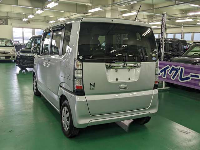 当社のアフターサービスですが、鈑金・塗装の自社工場をはじめ、自社の車検整備工場がございます。