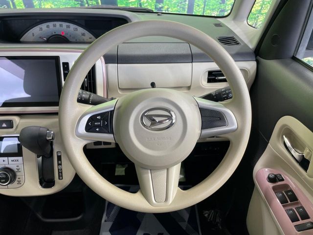 インテリアに合わせたデザインのステアリングは、運転される方のことも考え、運転しやすい形状、大きさです。是非一度、実際に触ってお確かめください。
