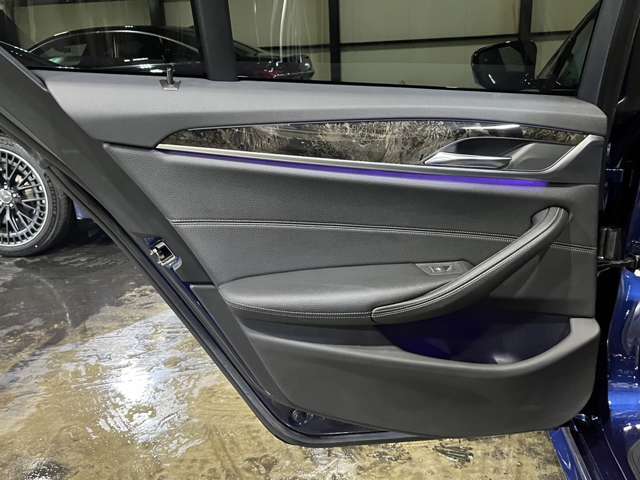 輸入車を通じて感動と歓びを。CAR　INC　Import　Selectionでございます。