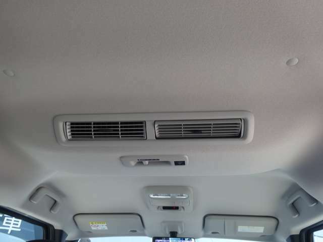 車内全体に快適な風を送り込みます☆プラズマクラスター付きで除菌消臭機能も付いてます
