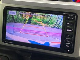 【バックカメラ】駐車時に後方がリアルタイム映像で確認できます。大型商業施設や立体駐車場での駐車時や、夜間のバック時に大活躍！運転スキルに関わらず、今や必須となった装備のひとつです！