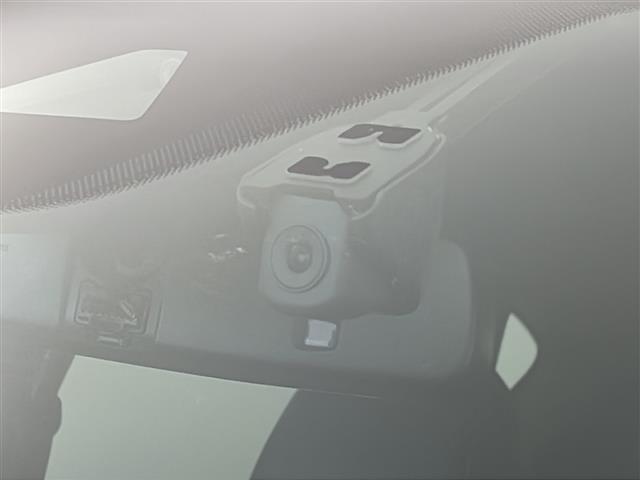 【ドライブレコーダー】映像・音声などの運転中の記録を残します。事故などを起こした起こされた時の証拠になりえますので、もしも時でも安心ですね。
