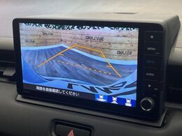 【バックカメラ】駐車時に後方がリアルタイム映像で確認できます。大型商業施設や立体駐車場での駐車時や、夜間のバック時に大活躍！運転スキルに関わらず、今や必須となった装備のひとつです！