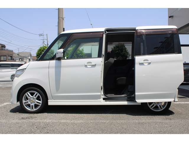 カートルズ中古車はクオリティファースト♪★仕入れたクルマをまずは入庫チェックで不具合などがないか細かくチェックします★車内の清掃を入念に行います。