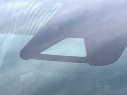 【トヨタセーフティセンス】走行中に前方の車両等を認識し、衝突しそうな時は警報とブレーキで衝突回避と被害軽減をアシスト。より安全にドライブをお楽しみいただけます。