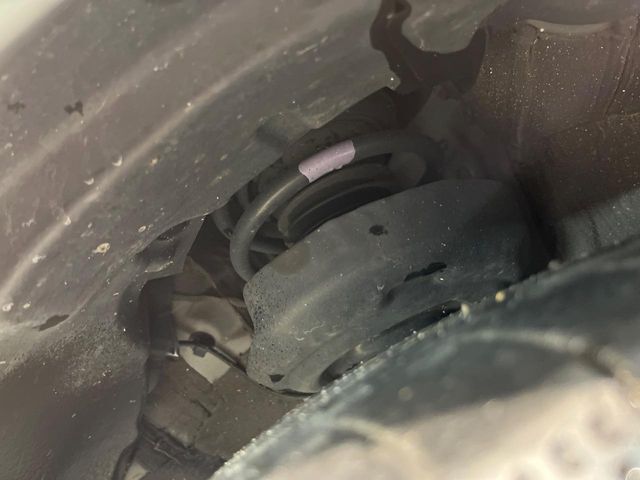 お車を安心してお乗りいただく為には、足回りの定期点検が欠かせません。サービスサポート（有償保証）では無料点検もご提供しており、安心のカーライフをお過ごしいただけるサポート体制が整っています。
