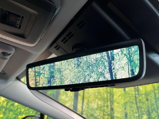 【デジタルインナーミラー】後席の大きな荷物や同乗者で後方が確認しづらい時でも安心！カメラが撮影した車両後方の映像をルームミラー内に表示。クリアな視界で状況の確認が可能です！