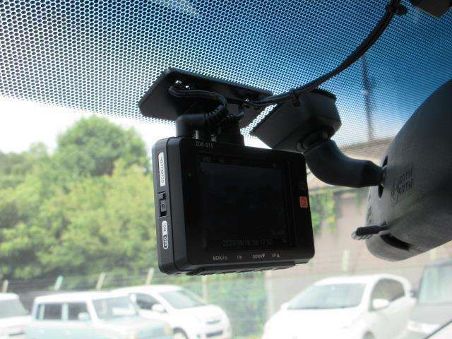 ドライブレコーダーは2カメラ付き。