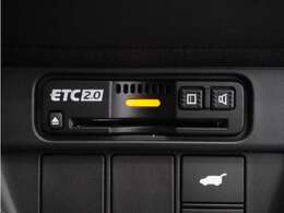 ◆ETC2.0装着◆進化したドライブ体験。料金収受システムだけだったETCが生まれ変わって、高速道路を賢く使うETC2.0に進化しました。多彩な情報サービスが便利で快適なドライブ体験を提供します。