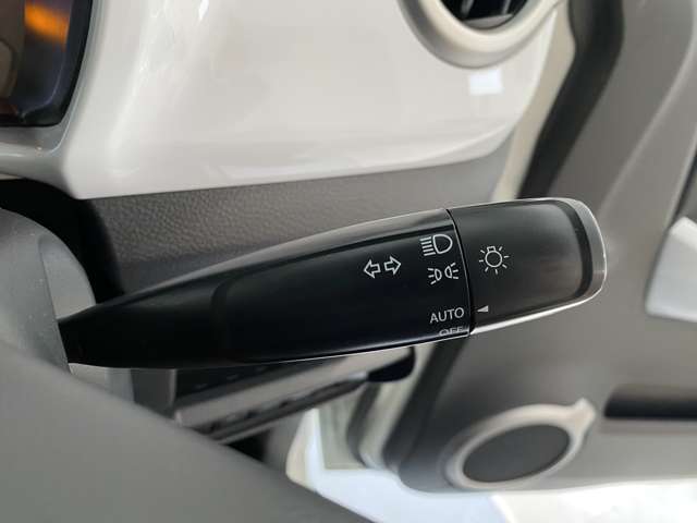 AUTOライト機能付き♪暗くなったら自動でライトON☆つけ忘れ防止にも役立つ便利な機能です♪