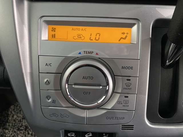 オートエアコンです♪一度、好みの温度に設定すれば自動で一定に保ってくれる嬉しい機能です☆調整の頻度も少なく済みますね♪