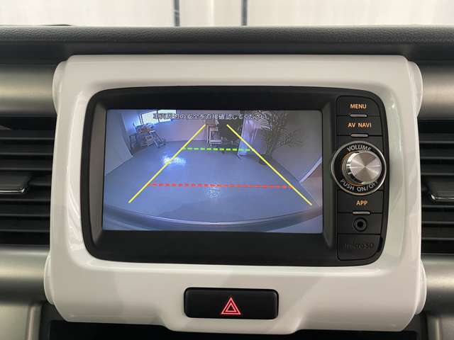 嬉しいバックカメラ付きです♪バック駐車が苦手な方でも安心して後方を確認する事が出来ます♪ガイドライン付きです♪