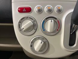 寒い冬も暑い夏も全席に快適な空調を届けてくれる、ダイヤル式エアコンを装備♪