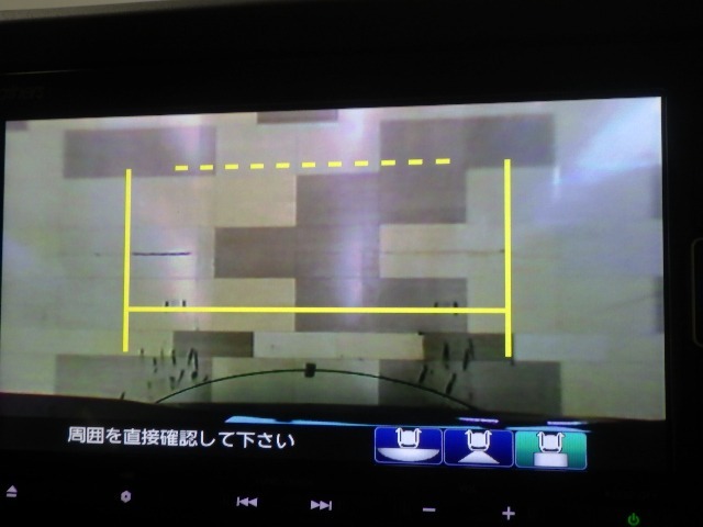 バックカメラの画像です。ガイドラインがスムースな車庫入れをサポートいたします！車庫入れの安心感がアップしますね☆