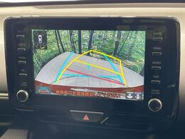 【バックカメラ】駐車時に後方がリアルタイム映像で確認できます。大型商業施設や立体駐車場での駐車時や、夜間のバック時に大活躍！運転スキルに関わらず、今や必須となった装備のひとつです！