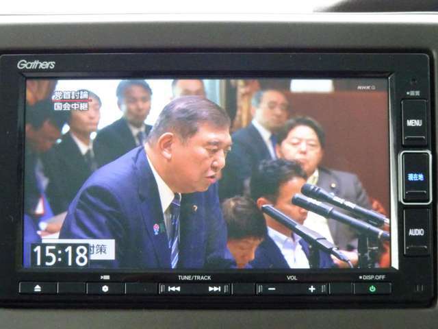 フルセグTV機能が付いておりますので、待ち時間等に高画質なテレビ視聴が出来ます。※アイドリング停車禁止地区等での視聴には注意が必要です。