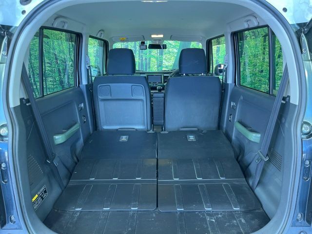 後席を格納すると、これだけの広さが！シーンに合わせたシートアレンジで、大きな荷物も積むことが出来ます♪
