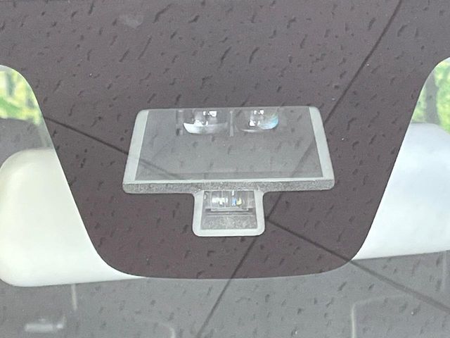 【スズキ　セーフティサポート】走行中に前方の車両等を認識し、衝突しそうな時は警報とブレーキで衝突回避と被害軽減をアシスト。より安全にドライブをお楽しみいただけます。