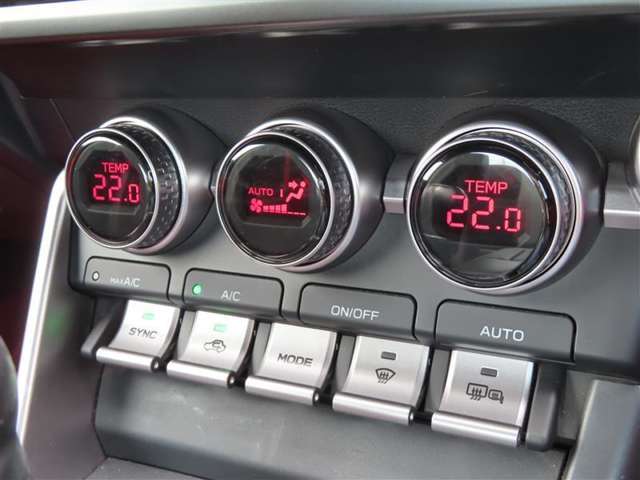オートエアコンで車内はいつでも快適です♪