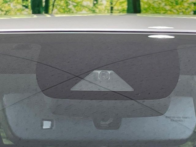 【トヨタセーフティセンス】走行中に前方の車両等を認識し、衝突しそうな時は警報とブレーキで衝突回避と被害軽減をアシスト。より安全にドライブをお楽しみいただけます。