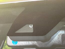 【トヨタセーフティセンス】走行中に前方の車両等を認識し、衝突しそうな時は警報とブレーキで衝突回避と被害軽減をアシスト。より安全にドライブをお楽しみいただけます。