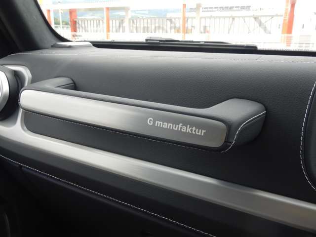 「G　manufaktur」ロゴ入りグラブハンドル！