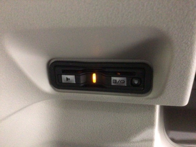 いまや快適なカーライフに欠かせないETCが付いています。