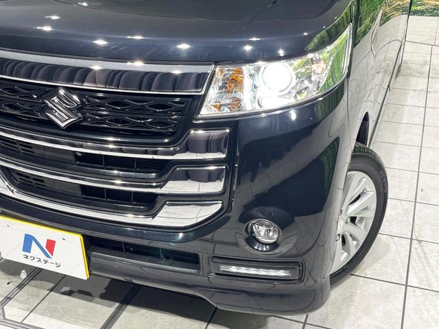 【HIDヘッドライト】非常に明るく前方を照らしてくれるので、悪天候や夜間の走行時も視界良好で安心してお乗りいただけます。