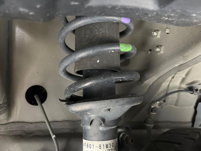 お車を安心してお乗りいただく為には、足回りの定期点検が欠かせません。サービスサポート（有償保証）では無料点検もご提供しており、安心のカーライフをお過ごしいただけるサポート体制が整っています。