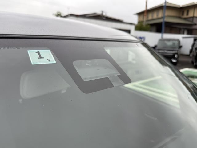 デュアルセンサーブレーキサポートや横滑り防止装置、車線逸脱警報機能などのサポート装備も充実♪