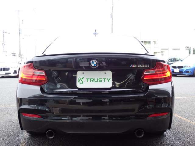 第二展示場にも多数のBMWをラインナップ！ご来店の際はBMW本店（厚木市下荻野140-1）に一度ご来店ください！☆関東運輸局認証工場　自動車分解整備事業2-6030☆プッシュプル式板金塗装ブース完備☆