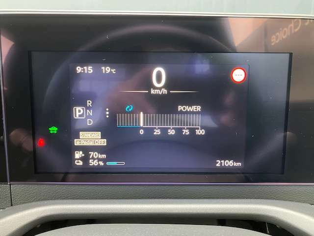 EVに必要な情報を表示。走行可能距離も表示されますので心強い味方です